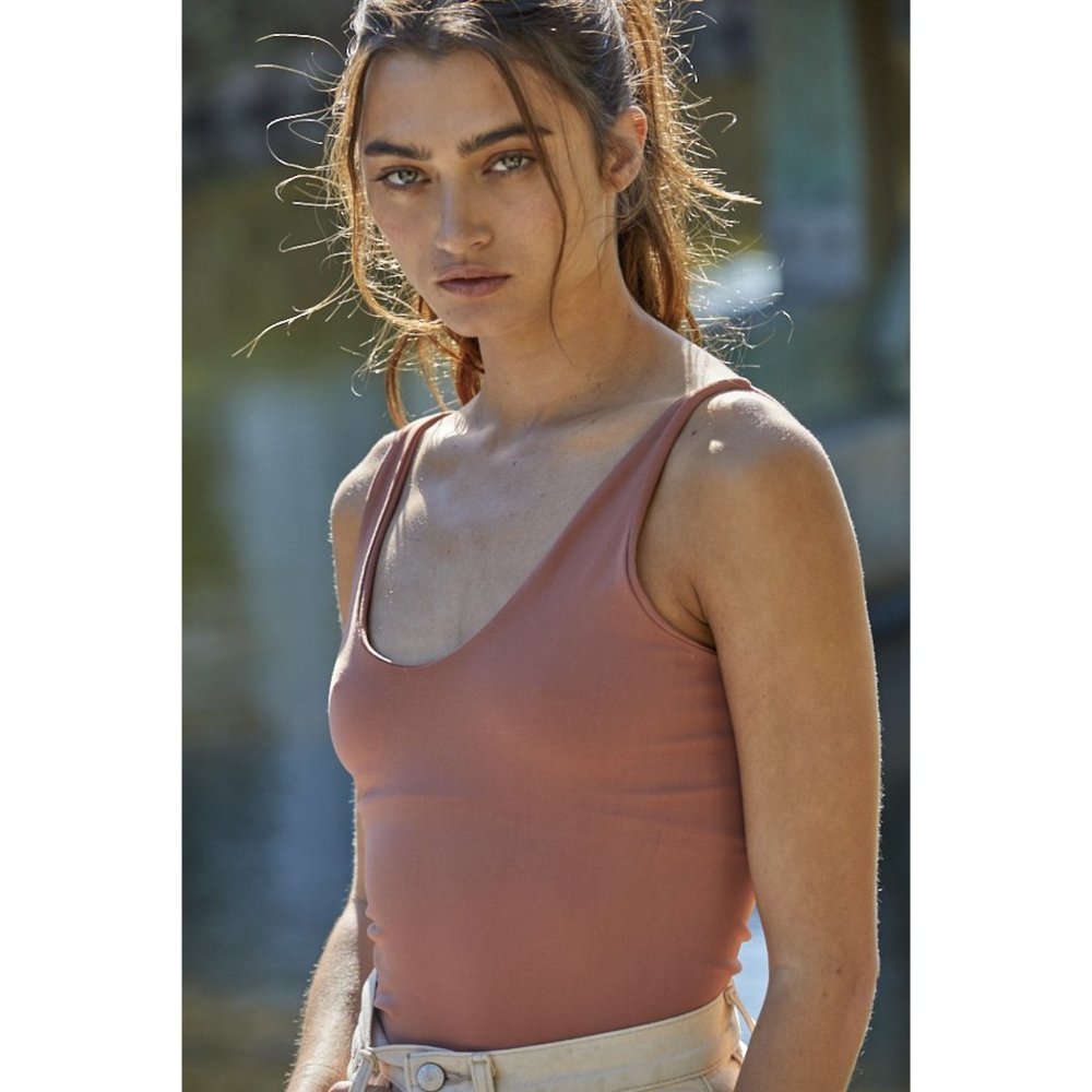 High Quality Seamless U-V Neck Spaghetti Strap Cami w/ Layer Bra Inside